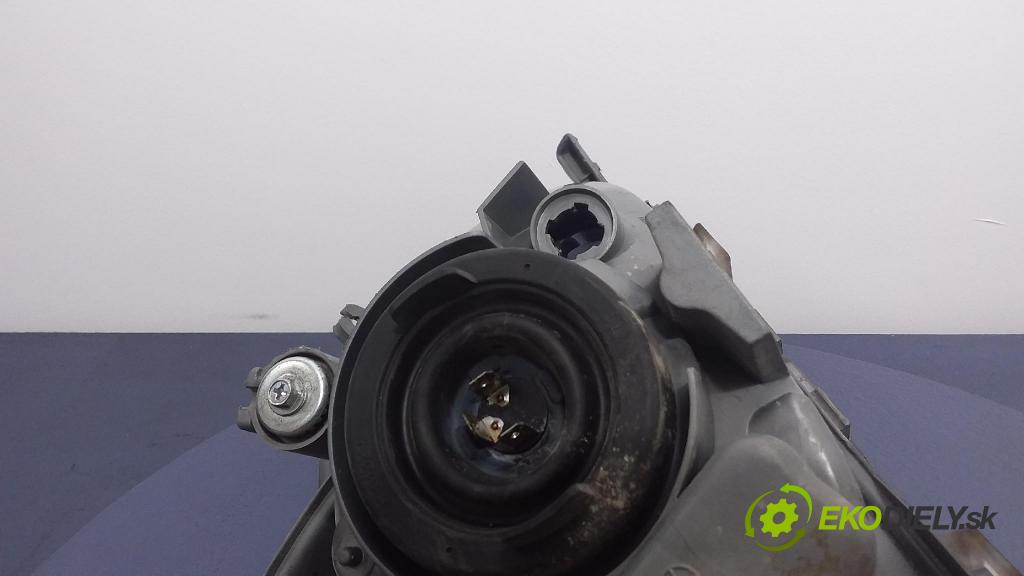 Toyota Yaris 2002 Reflektor: Vľavo: 20-5730