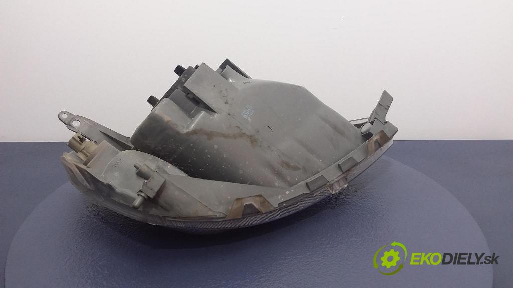 Toyota Yaris 2002 Reflektor: Vľavo: 20-5730