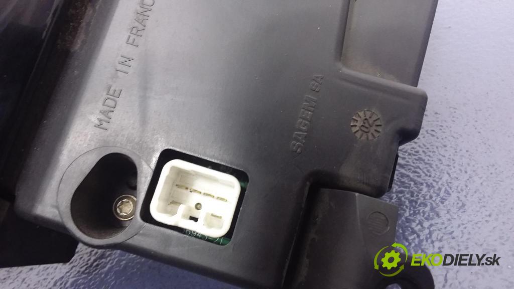 Toyota Yaris 2002 prístrojovka/ budíky 83800-0D010