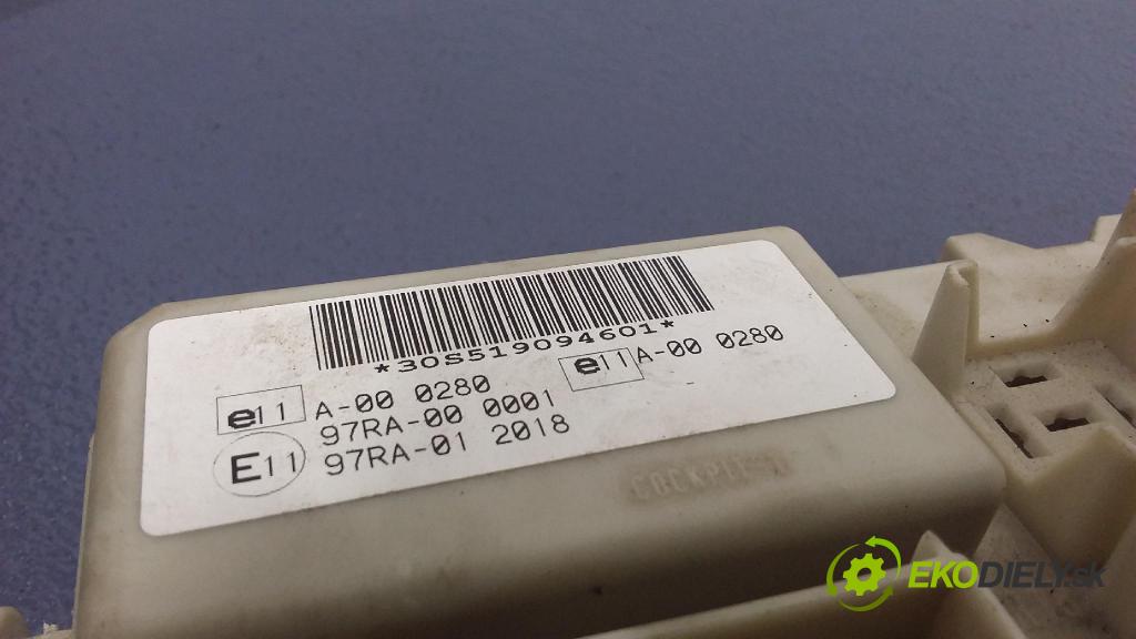 Ford Focus 2007 skrinka Poistky: 4M5T-14A073-AH