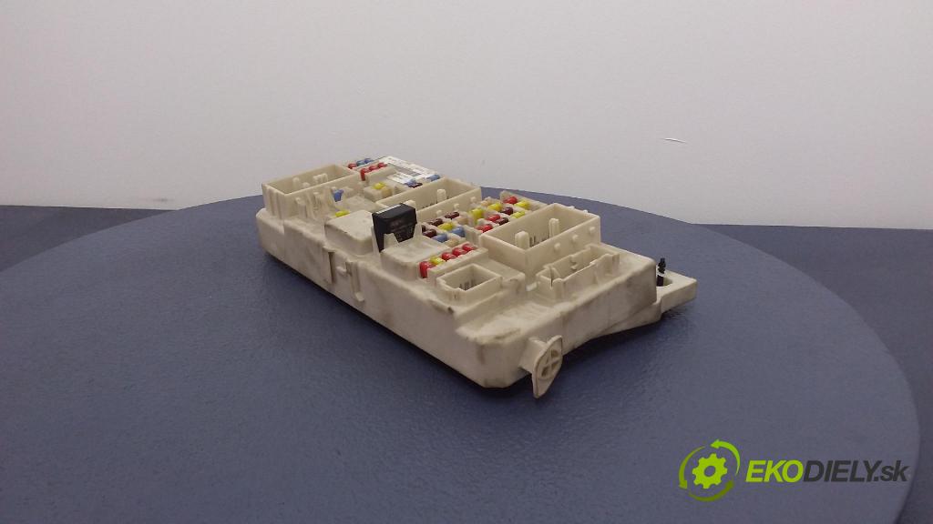 Ford Focus 2007 skrinka Poistky: 7M5T-14A073-DB