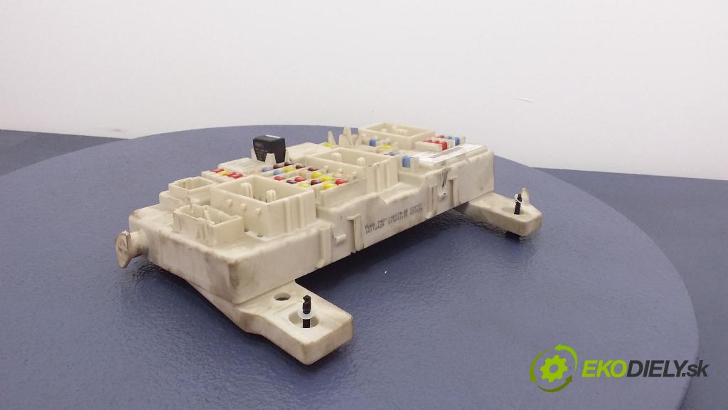 Ford Focus 2007 skrinka Poistky: 7M5T-14A073-DB