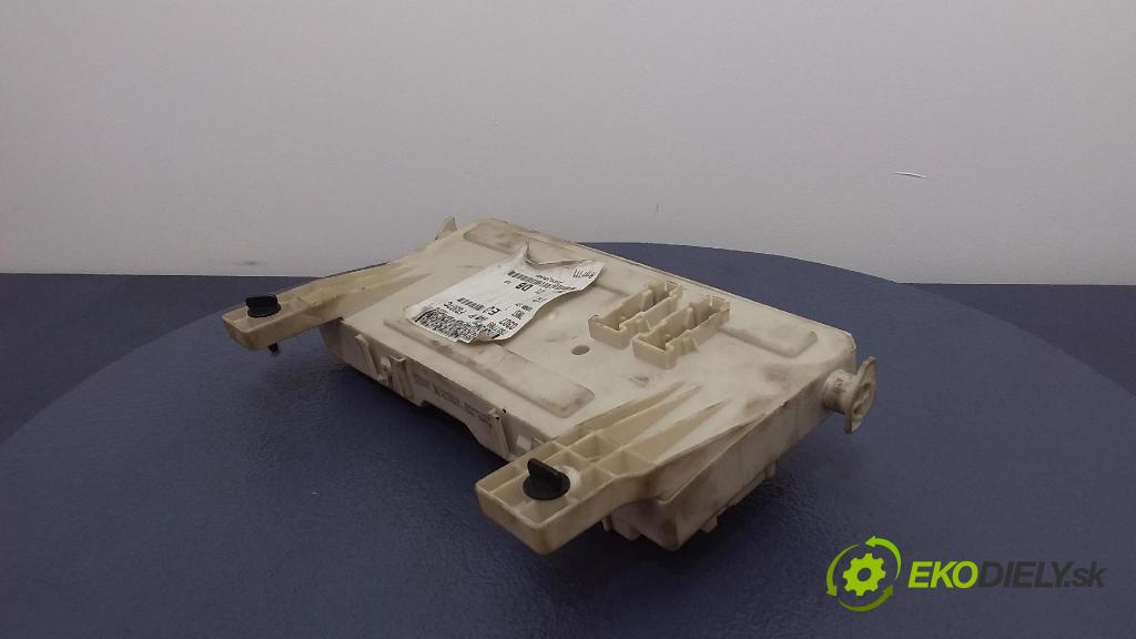 Ford Focus 2007 skrinka Poistky: 7M5T-14A073-DB