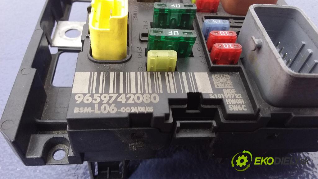 Peugeot 307 2005 skrinka Poistky: 9659742080