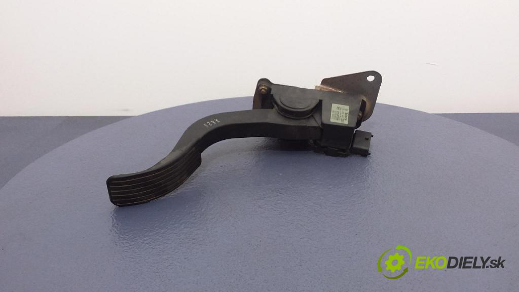 Hyundai Santa fe 2002 pedal Plyn: 32705-26000