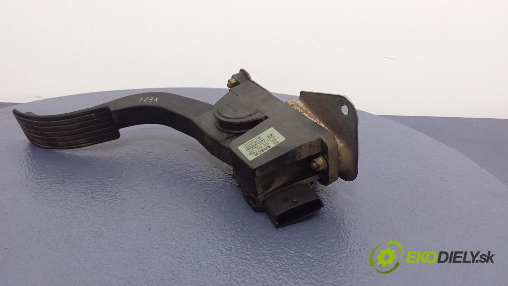 Hyundai Santa fe 2002 pedal Plyn: 32705-26000
