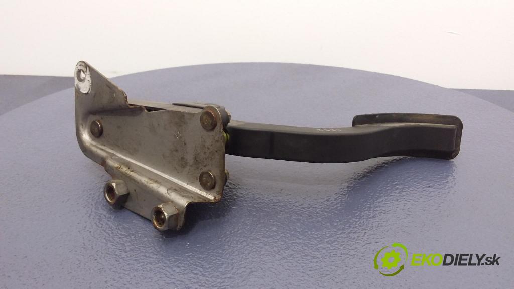 Hyundai Santa fe 2002 pedal Plyn: 32705-26000