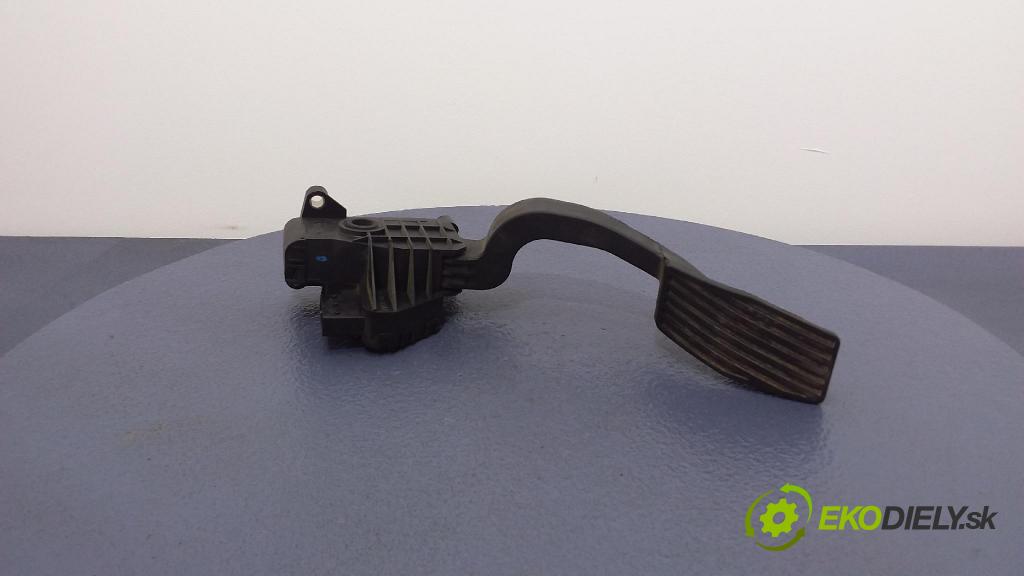 Opel Corsa-d-van 2007 pedal Plyn: 55702020