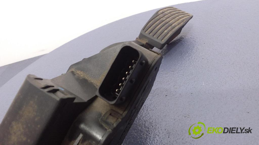 Opel Corsa-d-van 2007 pedal Plyn: 55702020