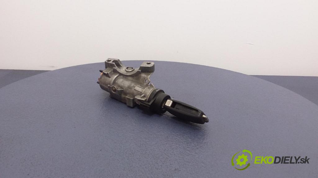 Audi A4 2006 Spínač zapaľovania: 4B0905851P