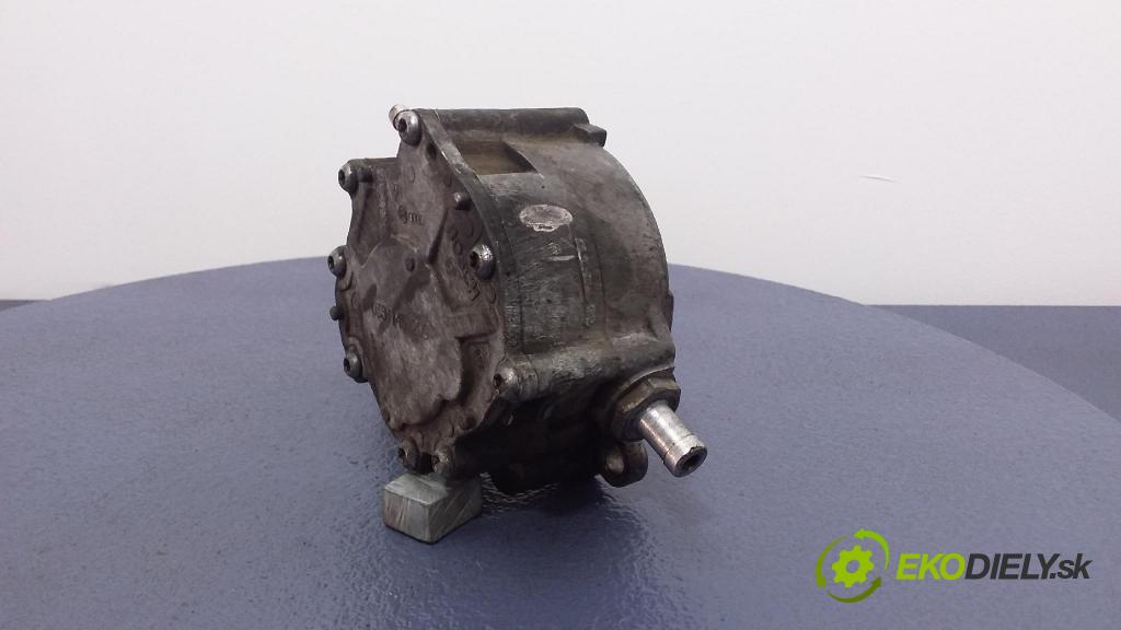 Audi A4 2006 čerpadlo vákuová 038145209C