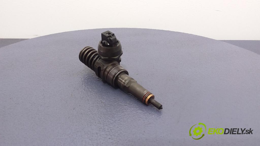 Audi A4 2006 vstrek 038130073AG