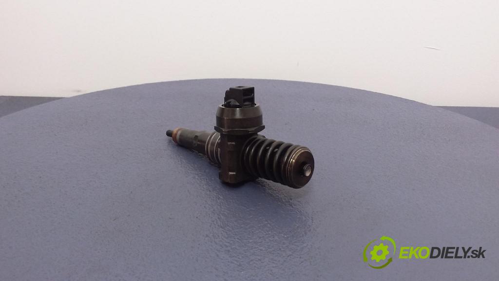 Audi A4 2006 vstrek 038130073AG