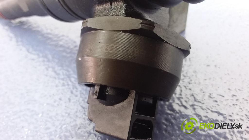 Audi A4 2006 vstrek 038130073AG