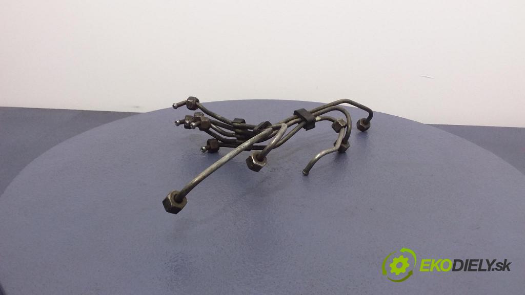 Volvo V70 2000 rúrka paliva 33023