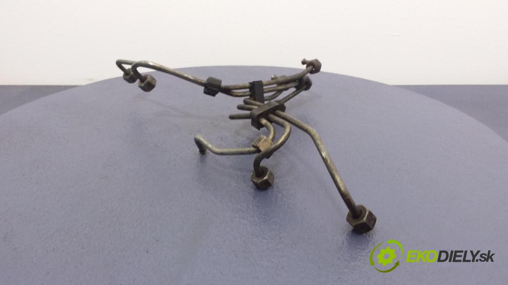 Volvo V70 2000 rúrka paliva 33023