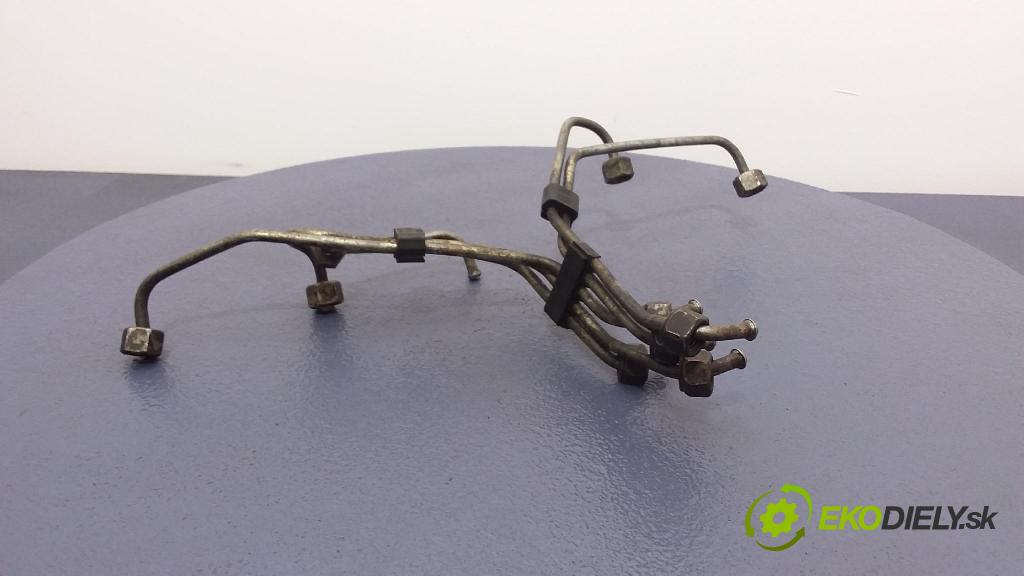 Volvo V70 2000 rúrka paliva 33023