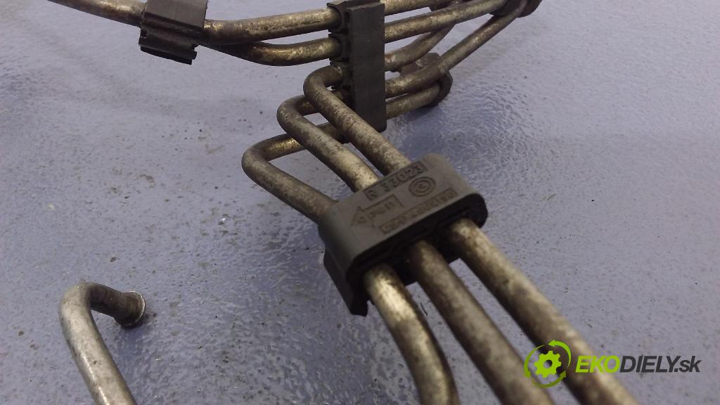 Volvo V70 2000 rúrka paliva 33023