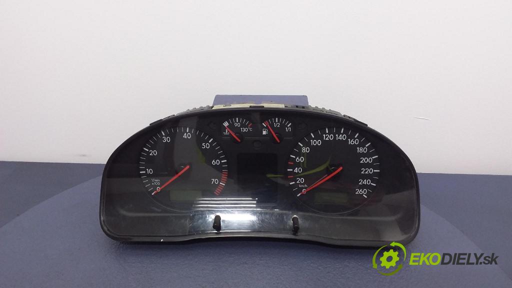 Volkswagen Passat 1999 prístrojovka/ budíky 3B0920842