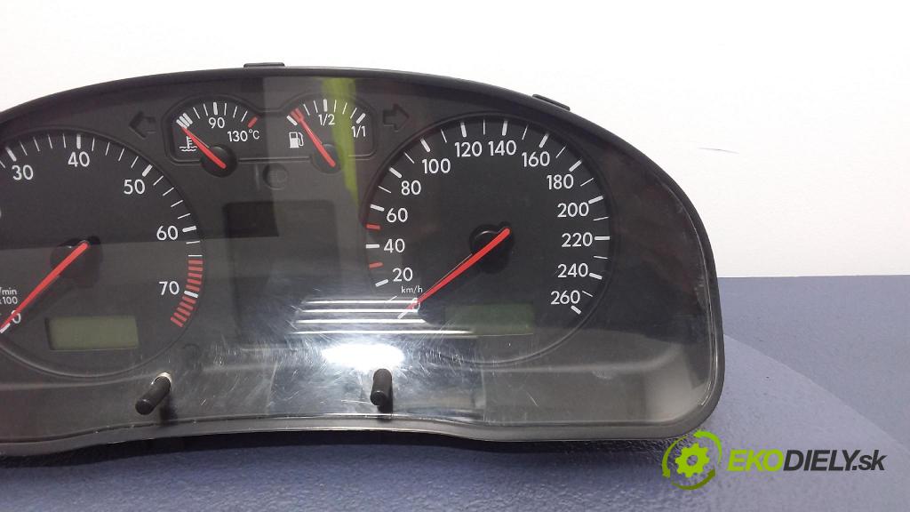 Volkswagen Passat 1999 prístrojovka/ budíky 3B0920842