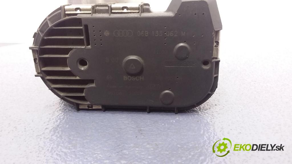 Audi A4 2003 klapka 06B133062M