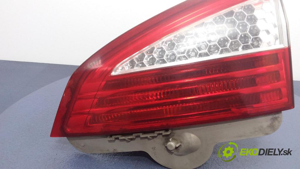 Ford Mondeo 2008 svetlo / reflektor zad Prava: Vnútri: 7S71-13A602-B