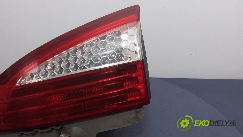 Ford Mondeo 2008 svetlo / reflektor zad Prava: Vnútri: 7S71-13A602-B