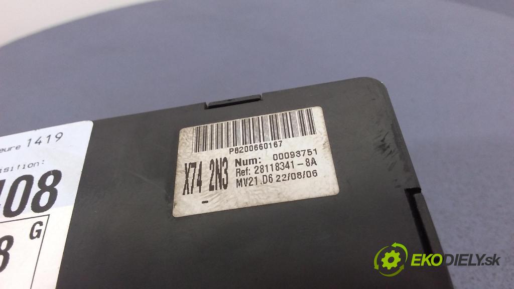 Renault Laguna 2006 skrinka Poistky: 8200607608