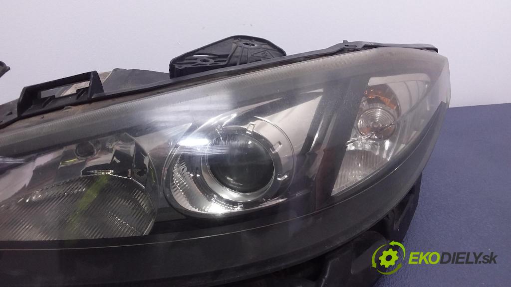 Renault Laguna 2006 Reflektor: Vľavo: 8200555905
