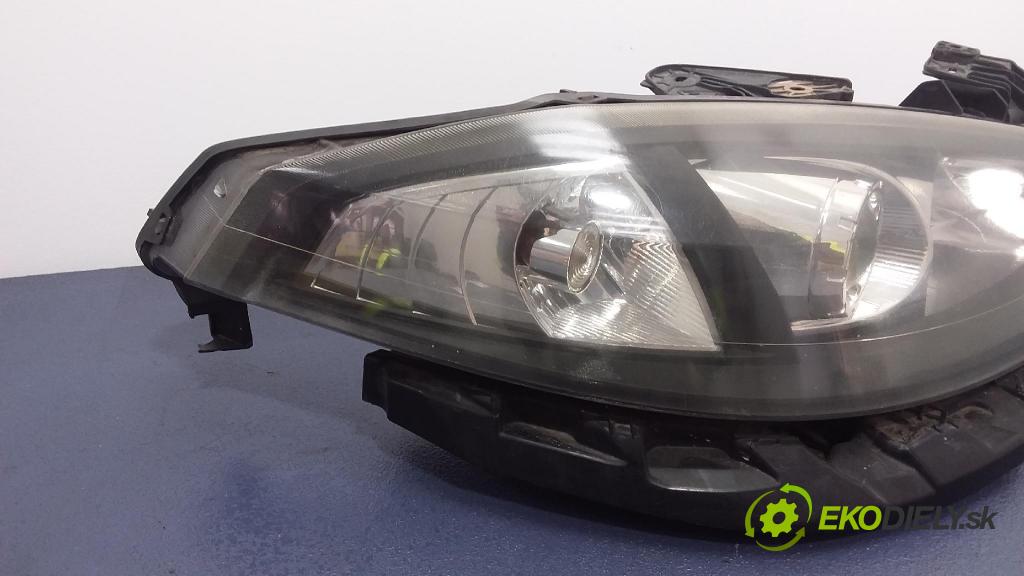 Renault Laguna 2006 Reflektor: v pravo: 8200555906
