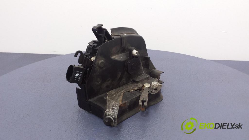 Bmw Seria 3 2003 zámek dveře před Levý: 82534310