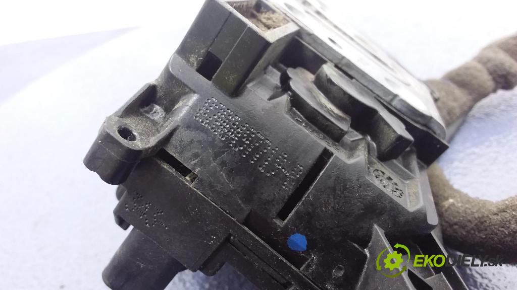 Renault Kangoo 2015 zámek dveře Zad: v pravo: 8200497719B