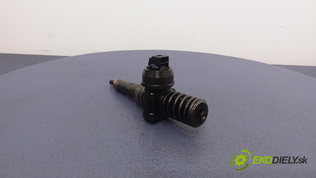 Audi A4 2001 vstrek 038130073AR