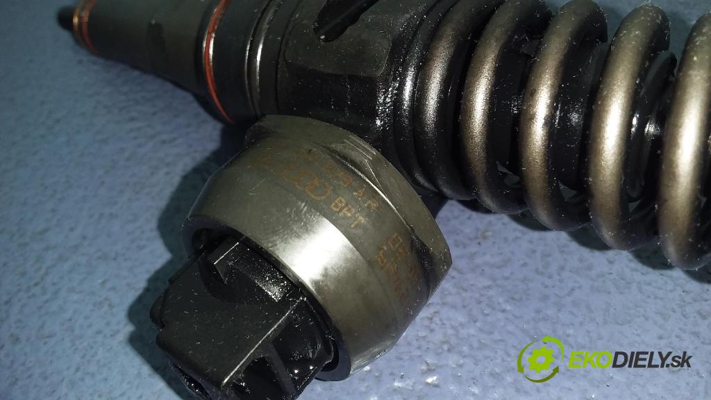 Audi A4 2001 vstrek 038130073AR