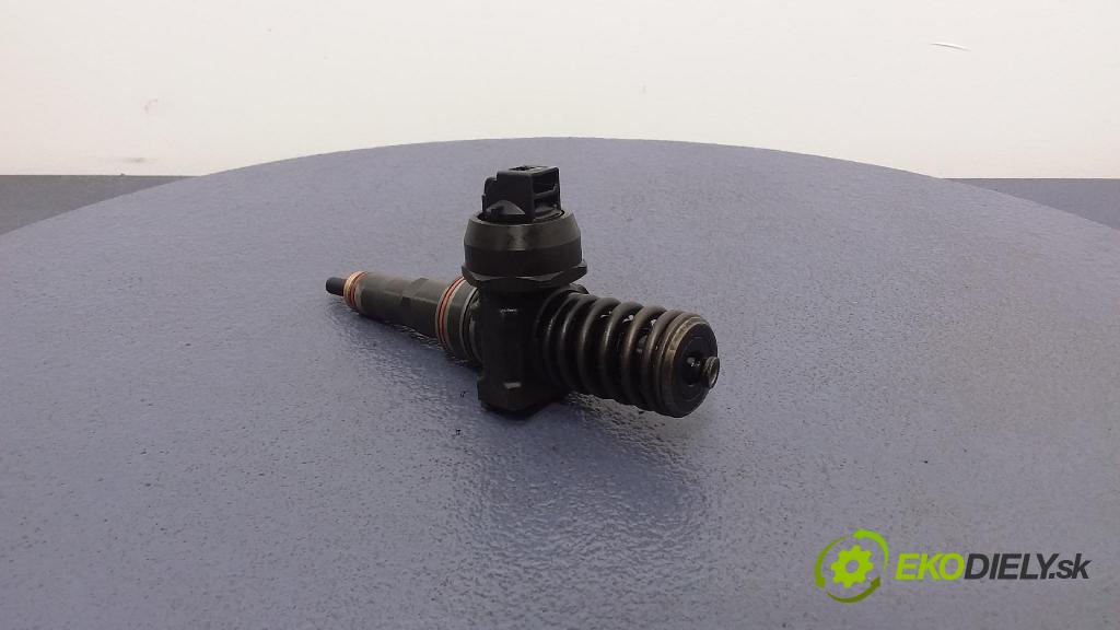 Audi A4 2001 vstrek 038130073AR