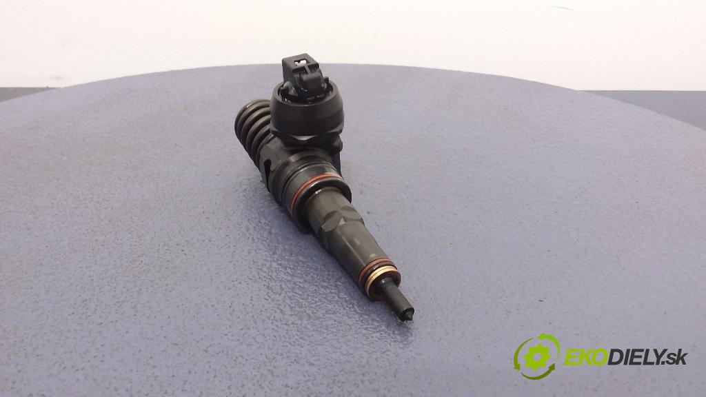 Audi A4 2001 vstrek 038130073AR