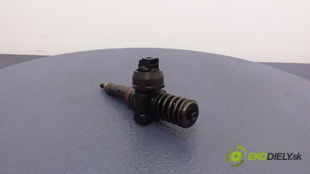 Audi A4 2001 vstrek 038130073AR