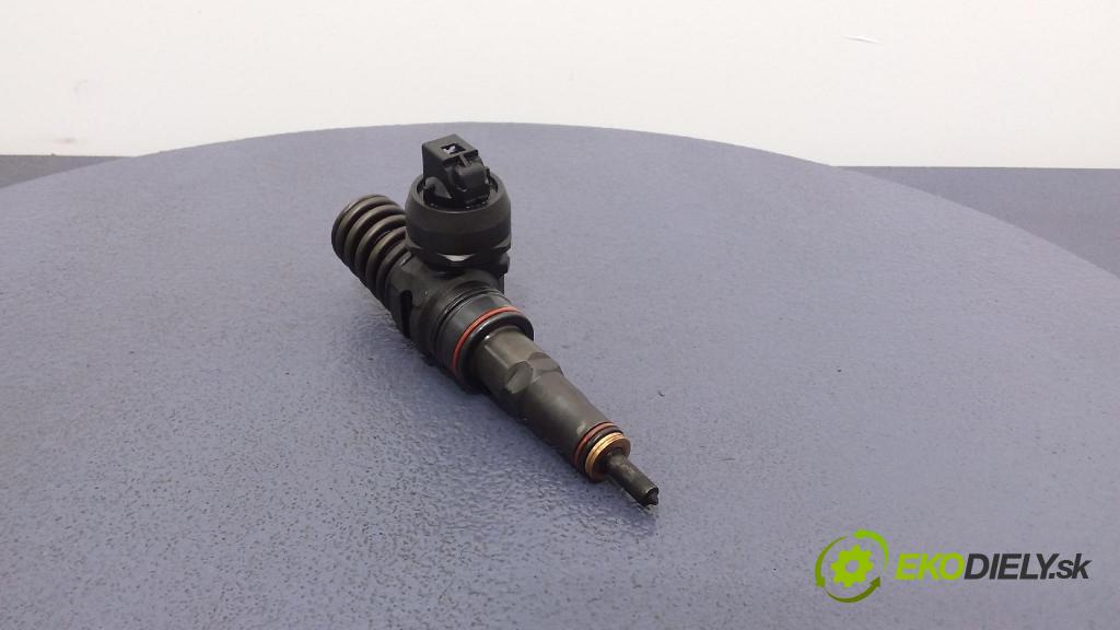 Audi A4 2001 vstrek 038130073AR