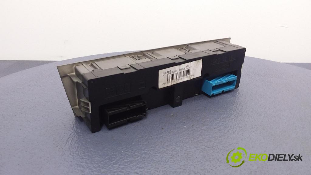 Opel Vectra 2005 prepínač Klimatizácia: Prúd vzduchu: 13131021