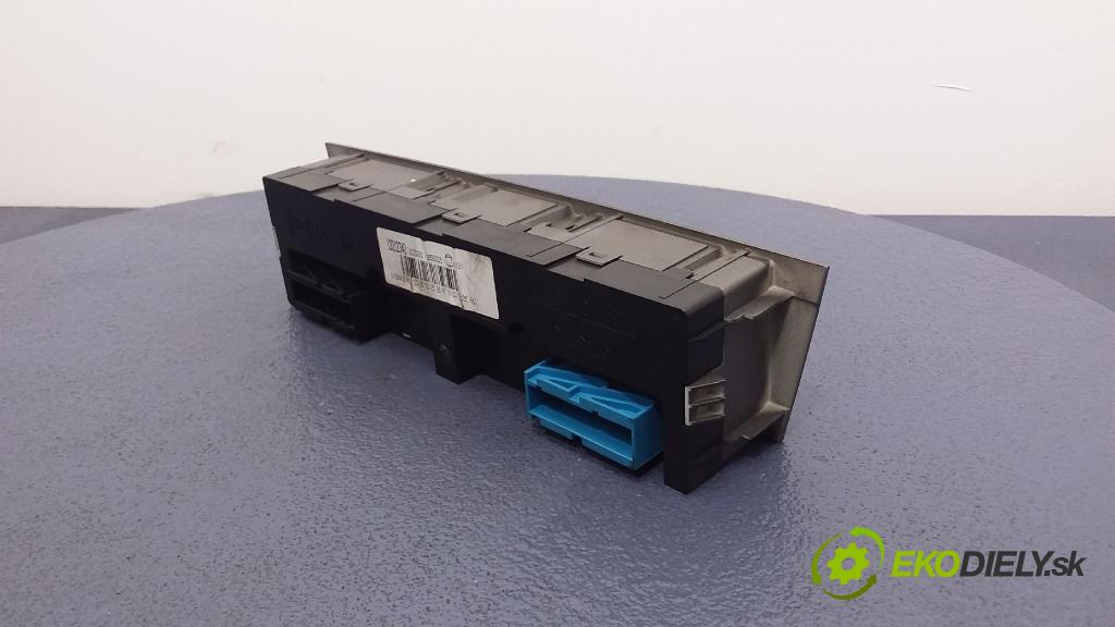 Opel Vectra 2005 prepínač Klimatizácia: Prúd vzduchu: 13131021