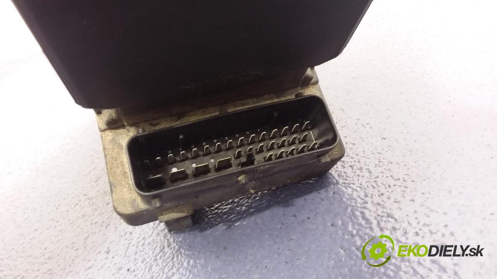 Volkswagen Passat 1999 čerpadlo ABS x 8E0614111AH