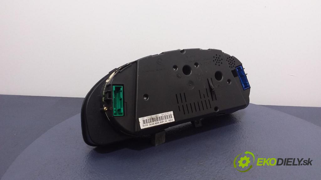 Skoda Superb 2004 prístrojovka/ budíky 3U0920841A