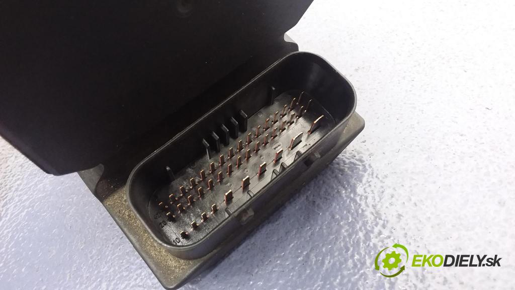 Skoda Superb 2004 čerpadlo ABS x 3U0614517D