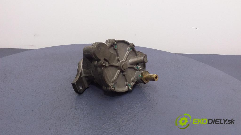 Audi A6 1997 čerpadlo vákuová 01