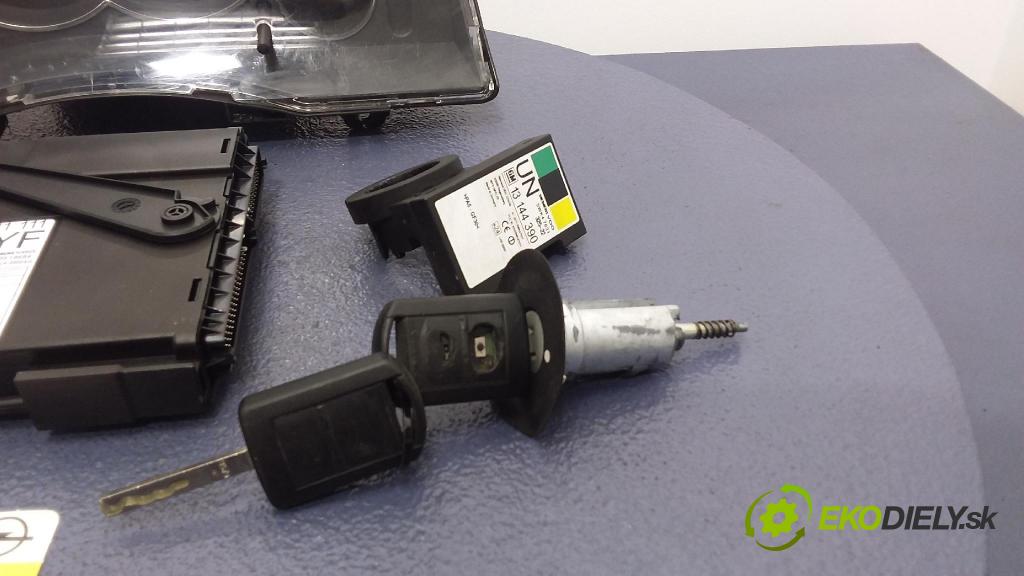 Opel Meriva-a 2005 riadiaca jednotka Motor: 55355043