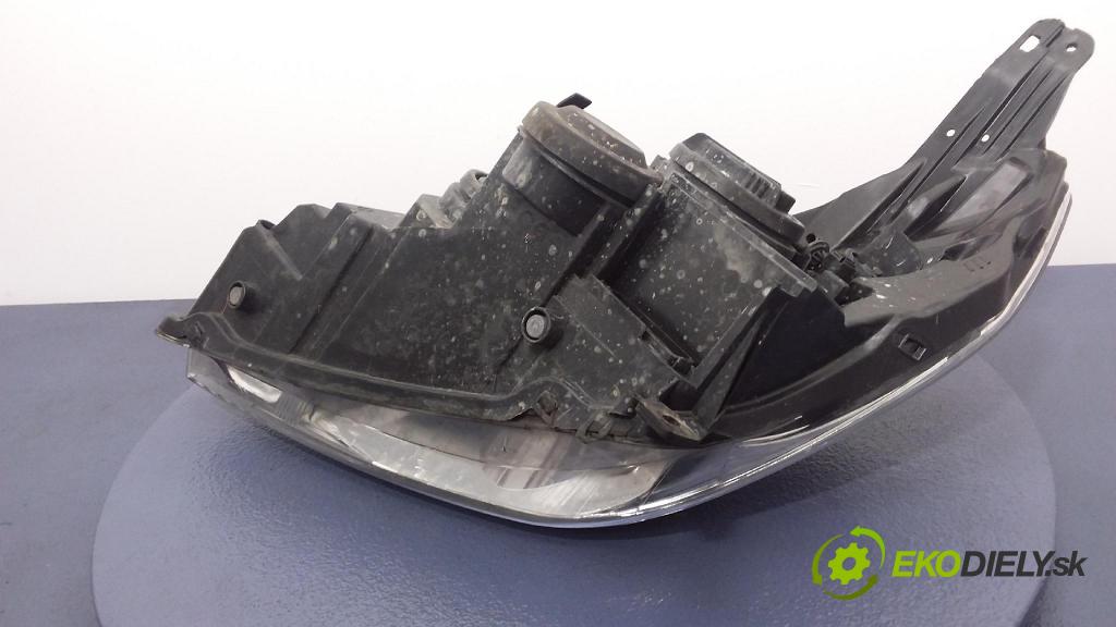 Opel Vectra 2005 Reflektor: v pravo: 084421148R