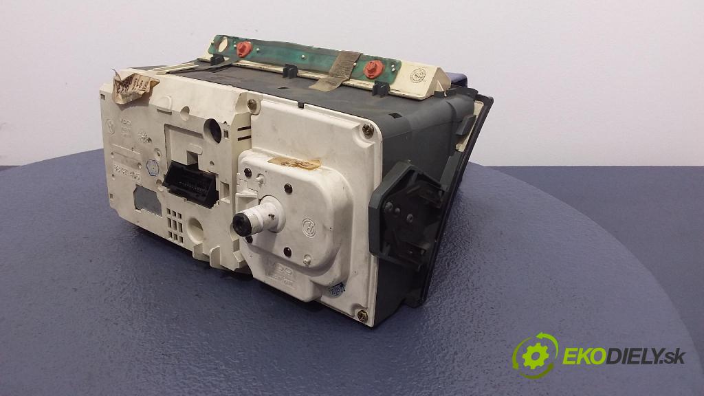 Volkswagen Polo 1993 prístrojovka/ budíky 867919033BL