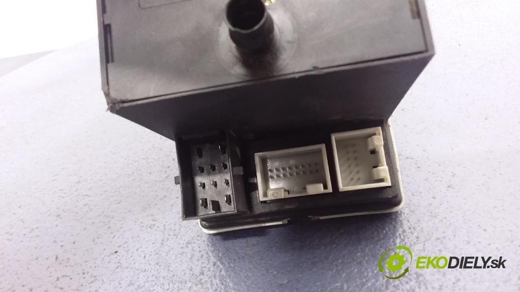 Audi A4 1996 pompa Centrálny: Zámok: 8L0862257H