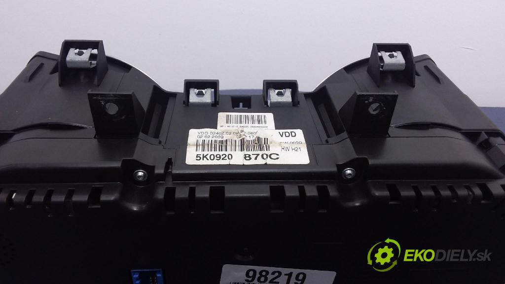 Volkswagen Golf 2009 Přístrojová deska 5K0920870C