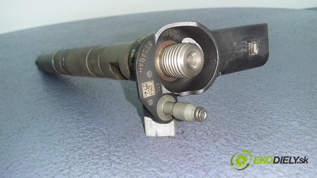 Volkswagen Passat 2005 vstřikovač 03L130277